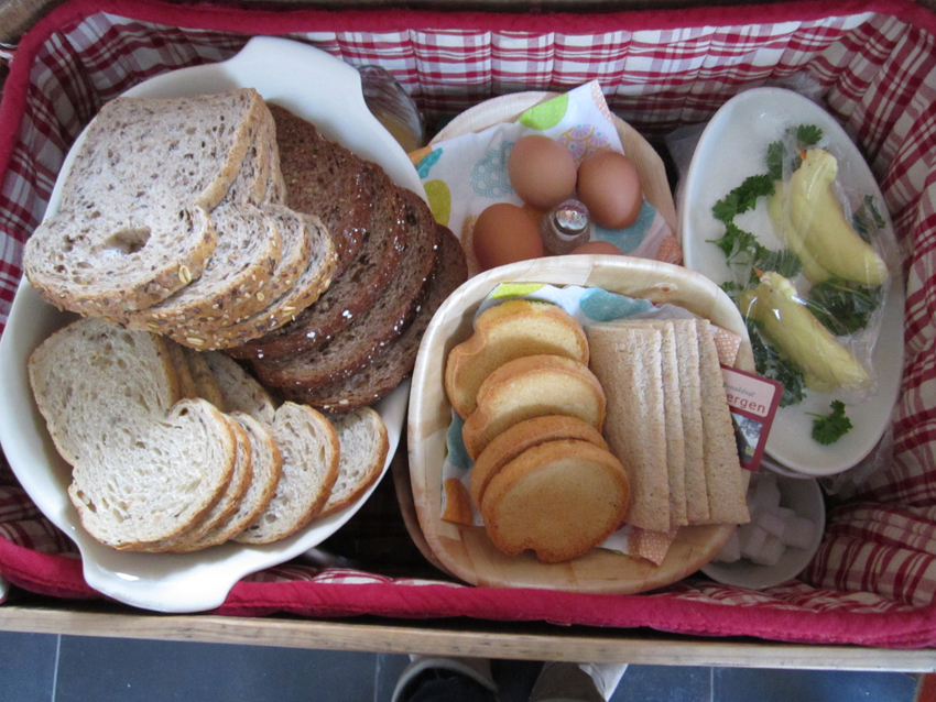 Brood, eitjes en beleg uit de kist